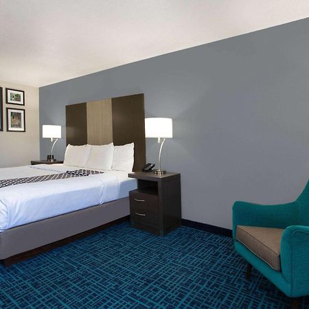 La Quinta Inn & Suites By Wyndham Peru Starved Rock St Park Extérieur photo