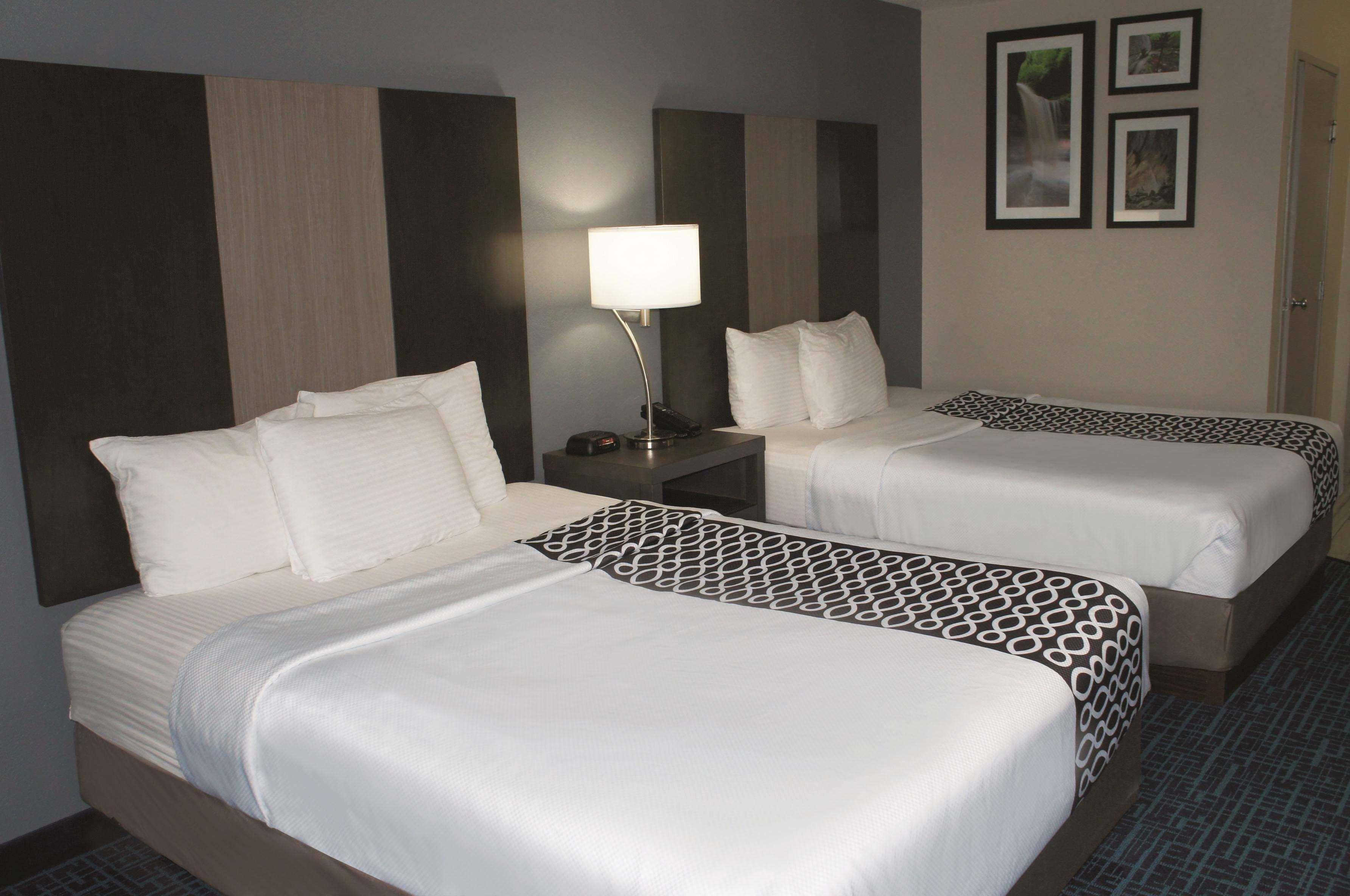 La Quinta Inn & Suites By Wyndham Peru Starved Rock St Park Extérieur photo