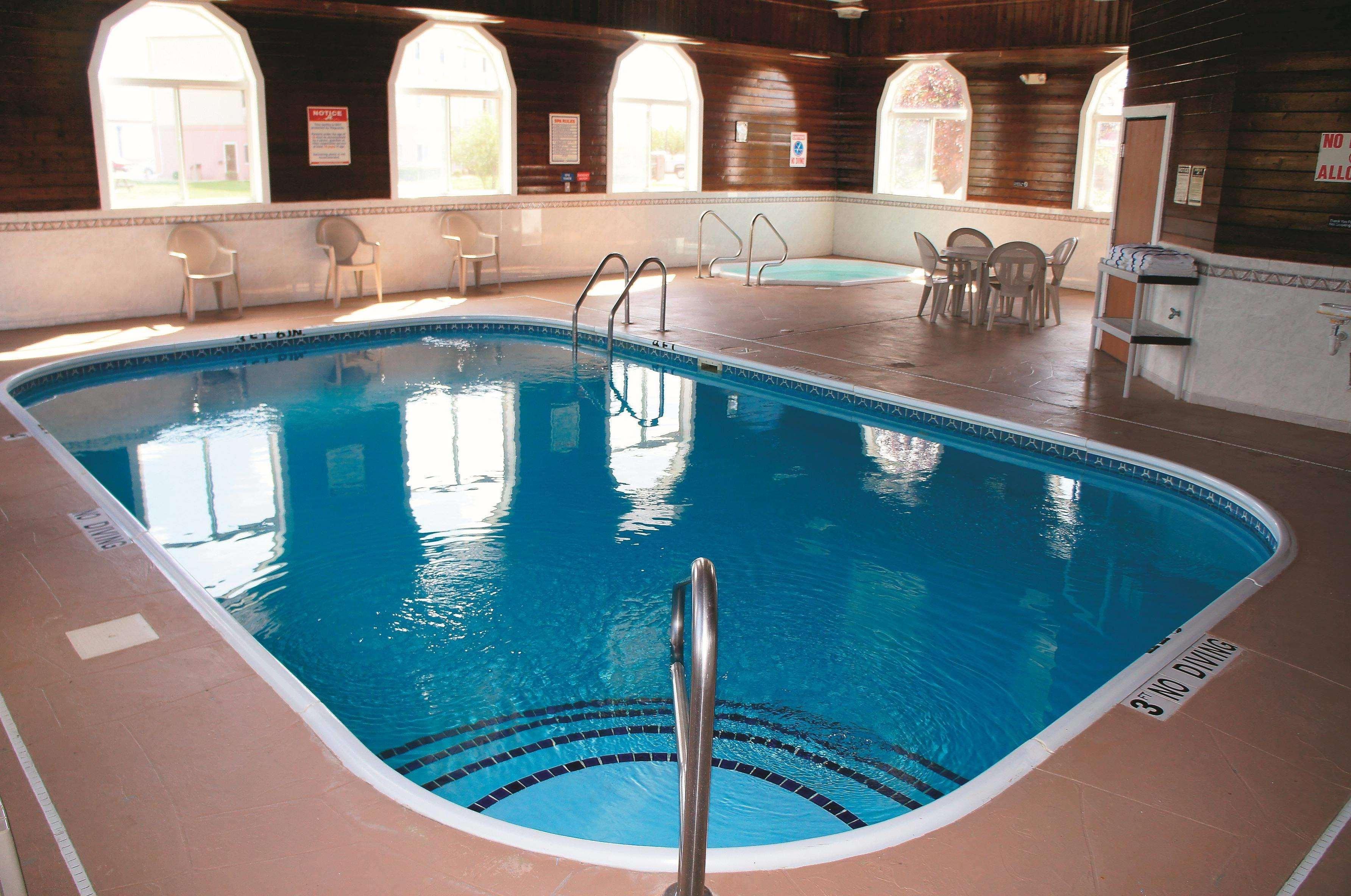 La Quinta Inn & Suites By Wyndham Peru Starved Rock St Park Extérieur photo